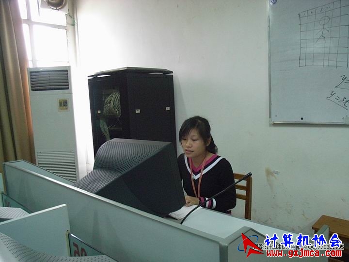 081103CAPX02.JPG