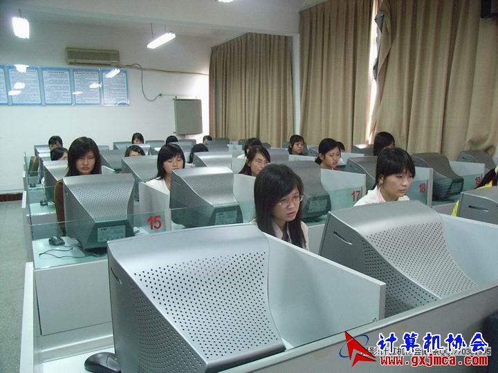 081103CAPX04.JPG