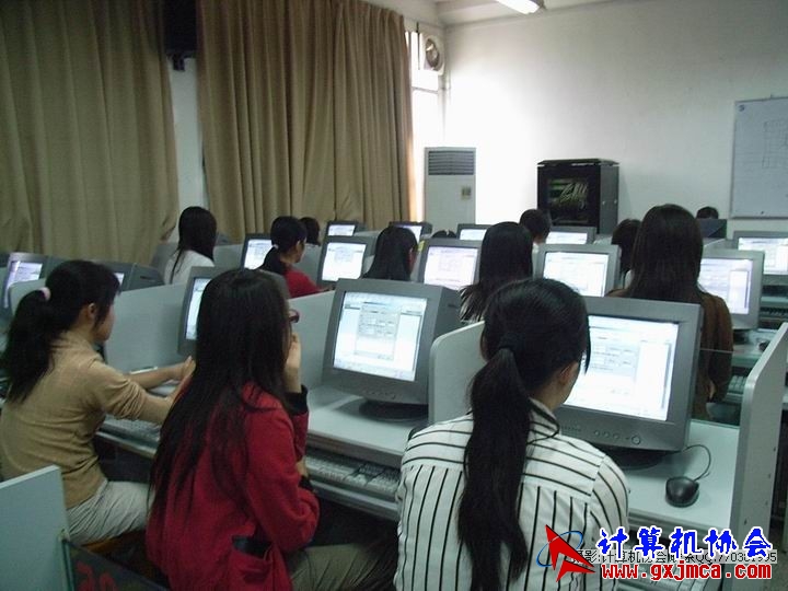 081103CAPX05.JPG