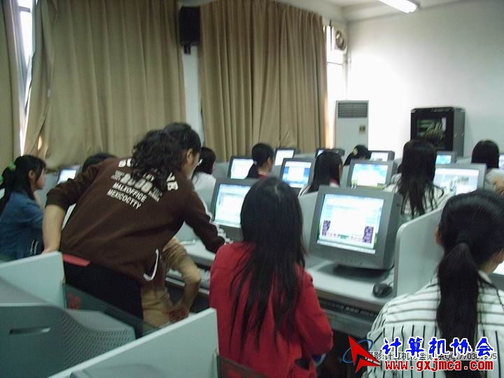 081103CAPX07.JPG