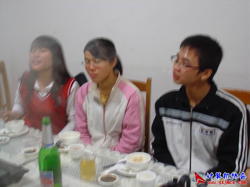 091206CAhg20.JPG