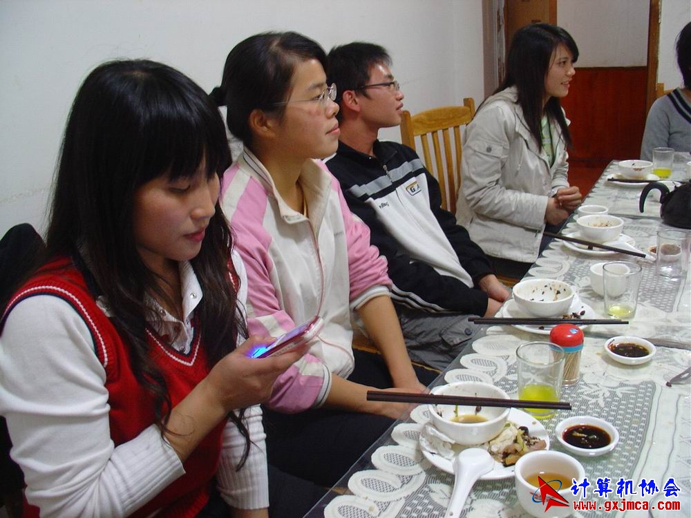 091206CAhg50.JPG