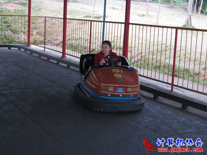 061203SKE1303.JPG