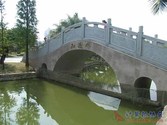 071029XCB141.jpg