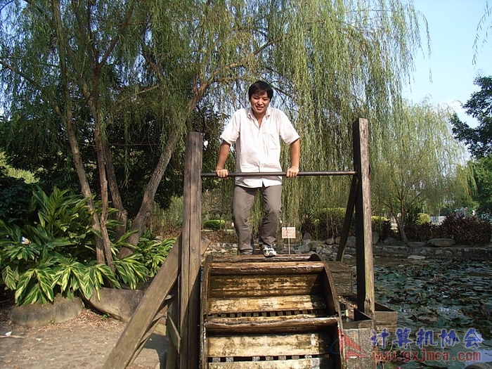 071029XCB324.jpg