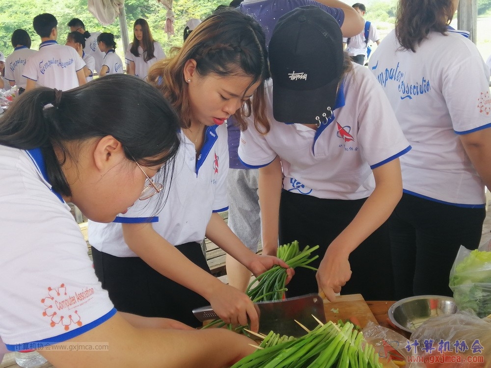 180512xhcy230.jpg