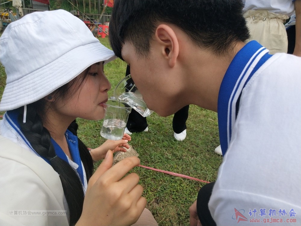 180512xhcy271.jpg