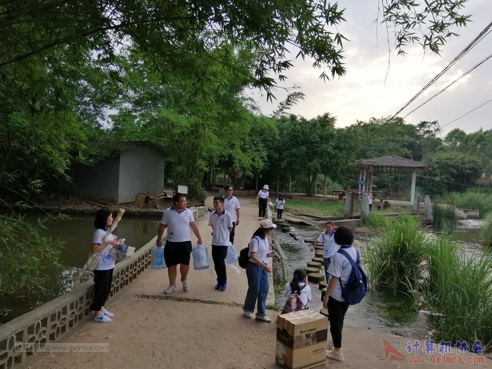 180512xhcy322.jpg
