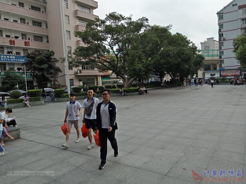 180512xhcy325.jpg