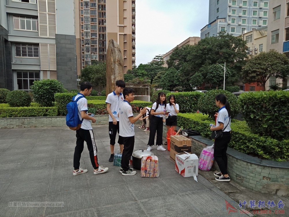 180512xhcy327.jpg