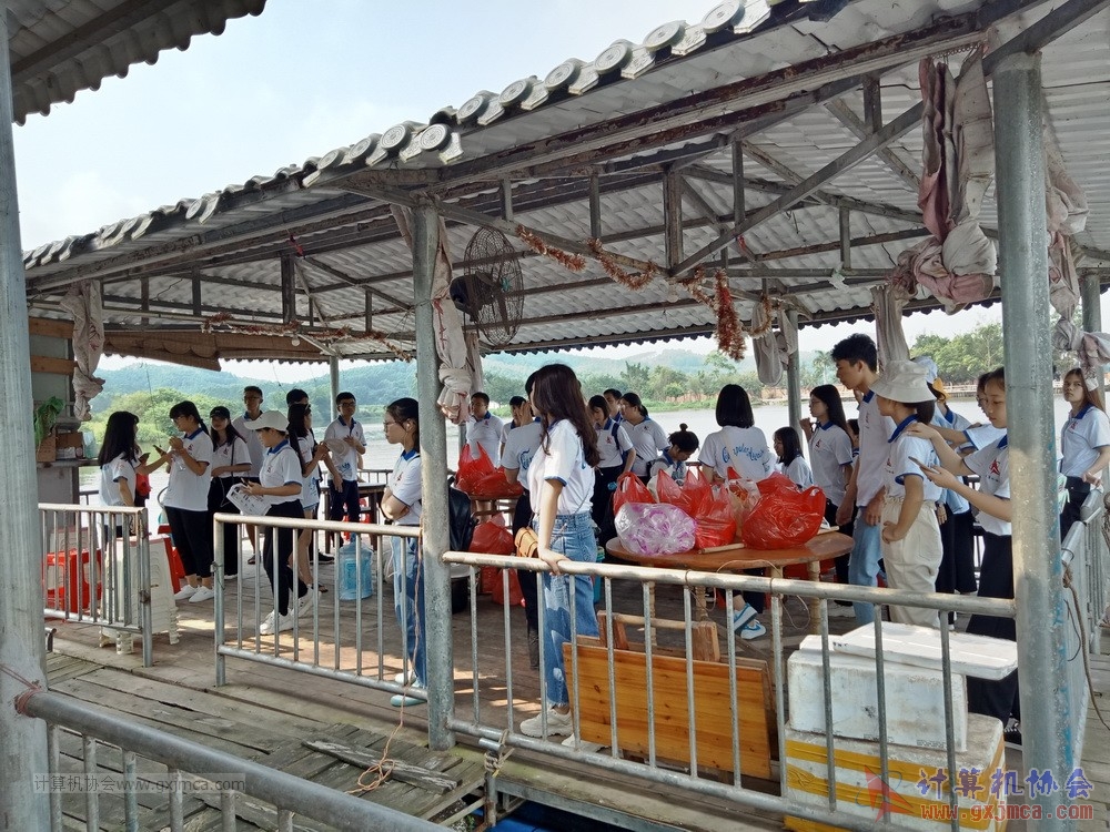 180512xhcy336.jpg
