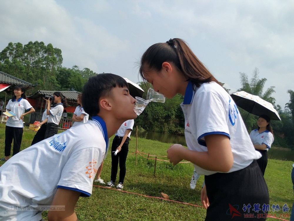 180512xhcy354.jpg