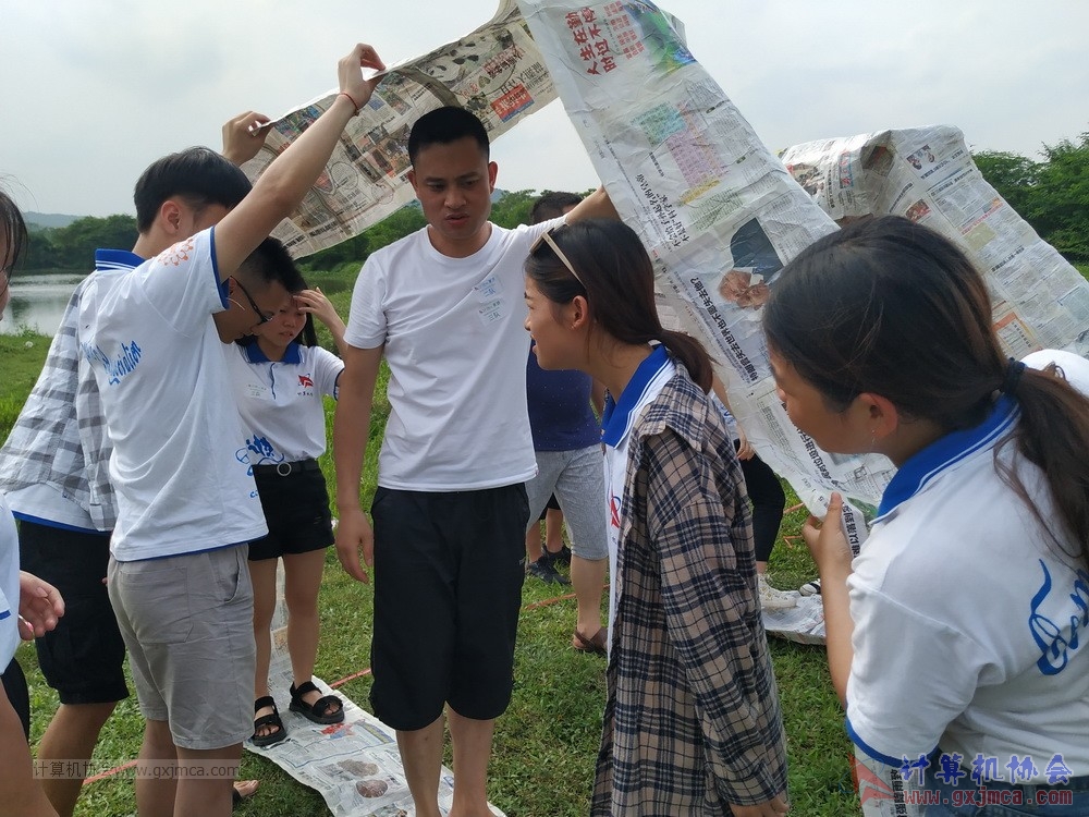 180512xhcy357.jpg