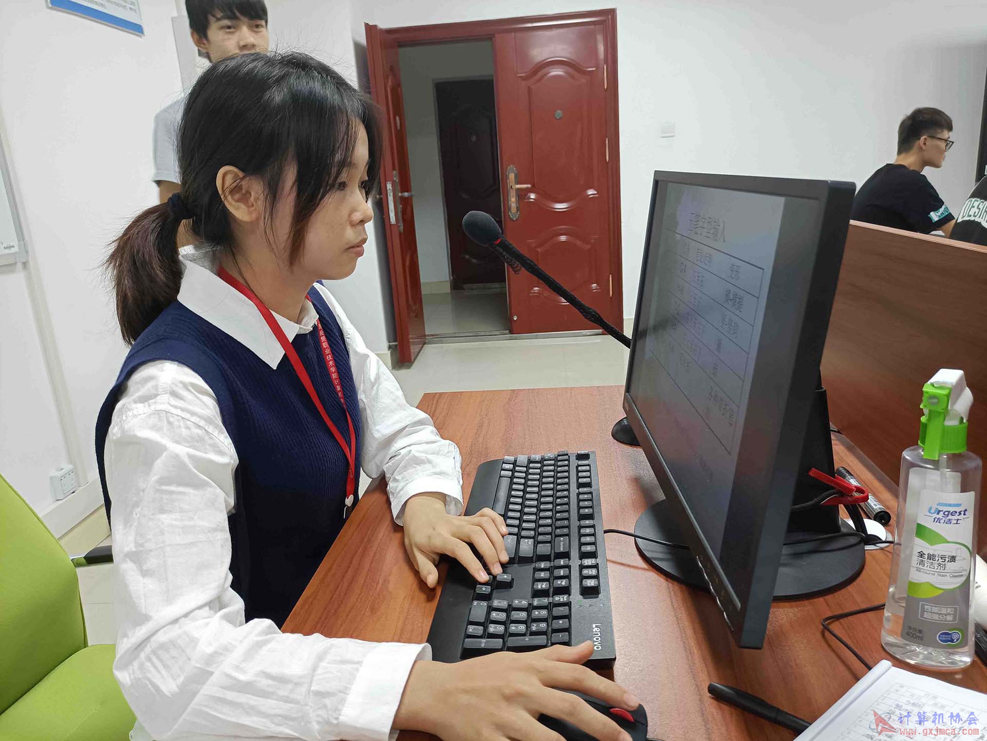 BD8230AD58C74B636251D1C0E61C70BE.jpg