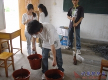 2007-03-30协会成员学雷锋劳动现(01)