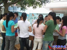 2009-10-09协会在宿舍区摆台招新(01)
