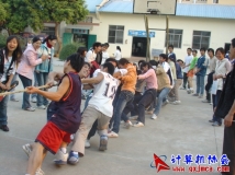 2006-12-20协会参加社团拔河比赛获得胜利（05）