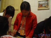 2007-03-21晚协会工作室为大字上色等实景