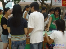2007-10-08协会面向2007级新生进行摆台招新（01）