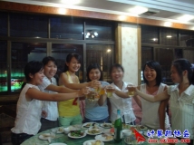 2005-08-30计算机协会委员会03级成员毕业聚餐于'好吃廊'（01）