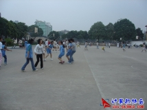 2005-12-01协会女蓝球赛风采