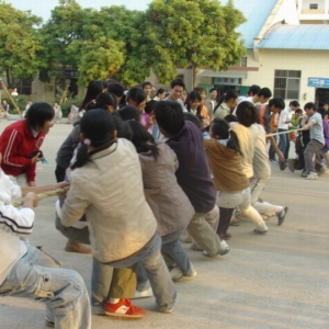 协会参加社团拔河比赛