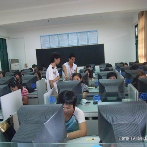 08-09第1学期协会开展第一次五笔打字会员培训