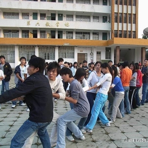 协会参加社团总会首届拔河比赛
