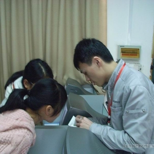 09-10第2学期协会开展计算机组装与维护的会员培训活动