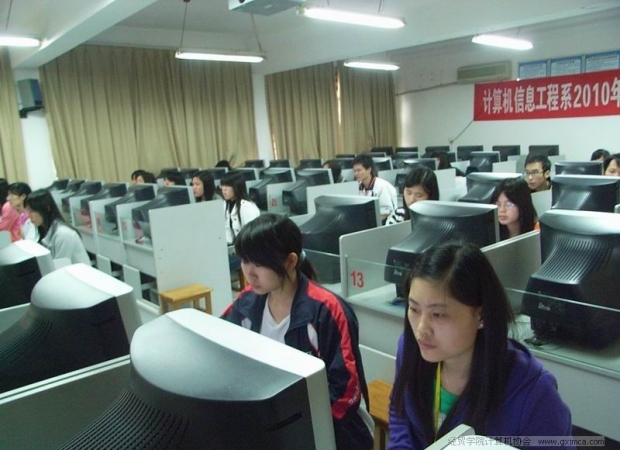 09-10第2学期协会开展Flash动画制作的会员培训活动