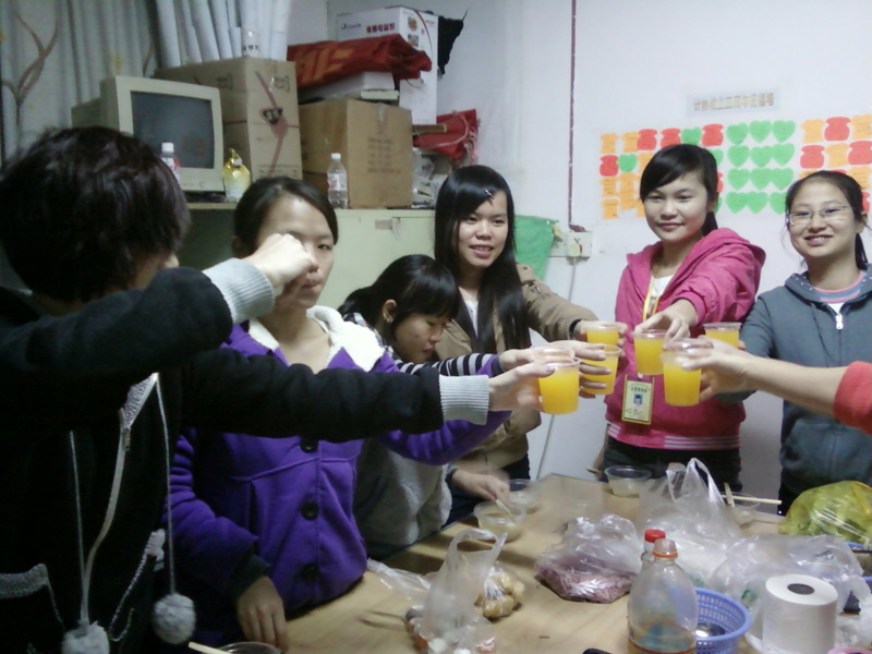 网络部成员举行2010聚餐活动