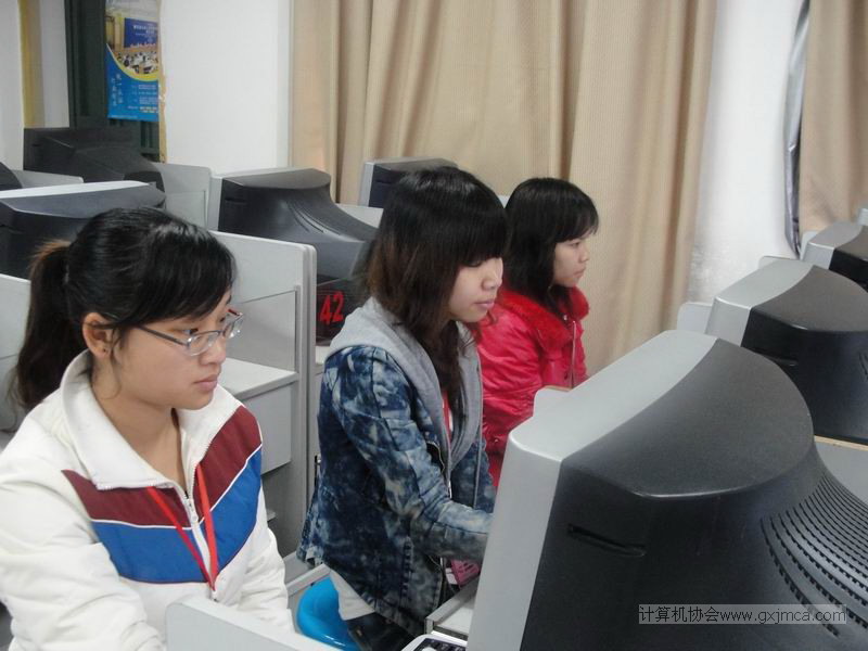 10-11第二学期开展产品包装设计制作培训