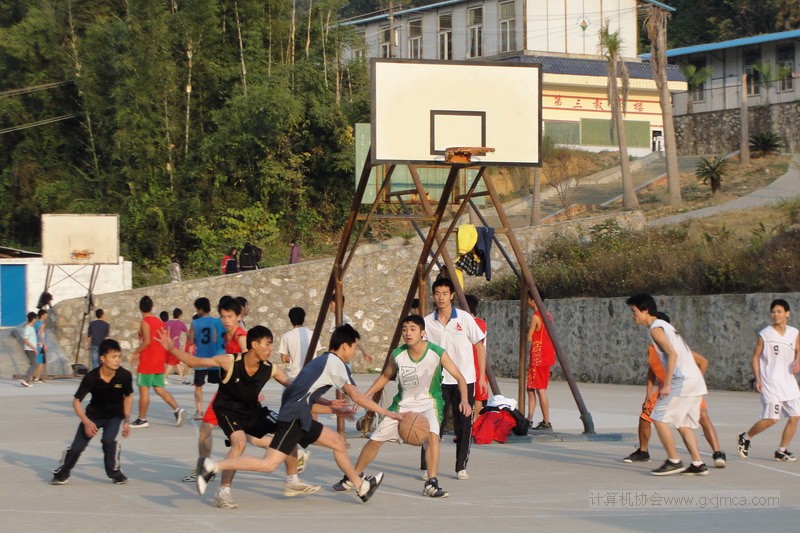 2011-2012协会举行内部的男生篮球友谊赛