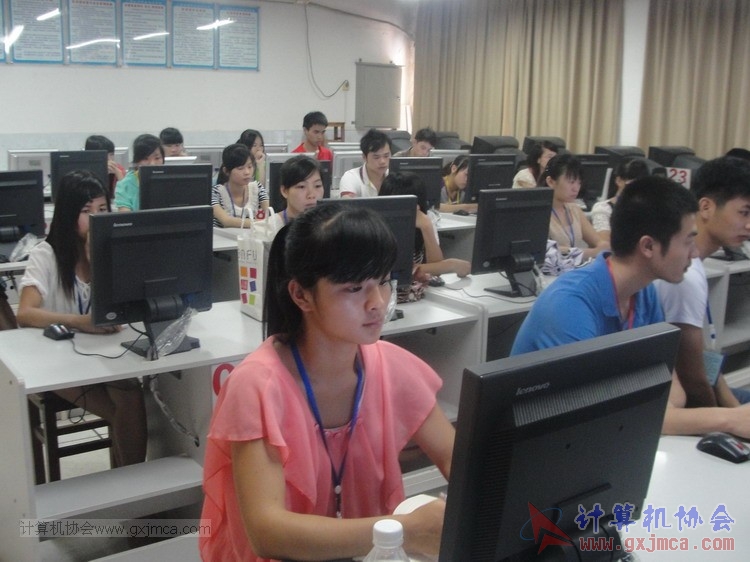 2012-2013第2学期协会开展《个人简历的设计与制作》培训活动