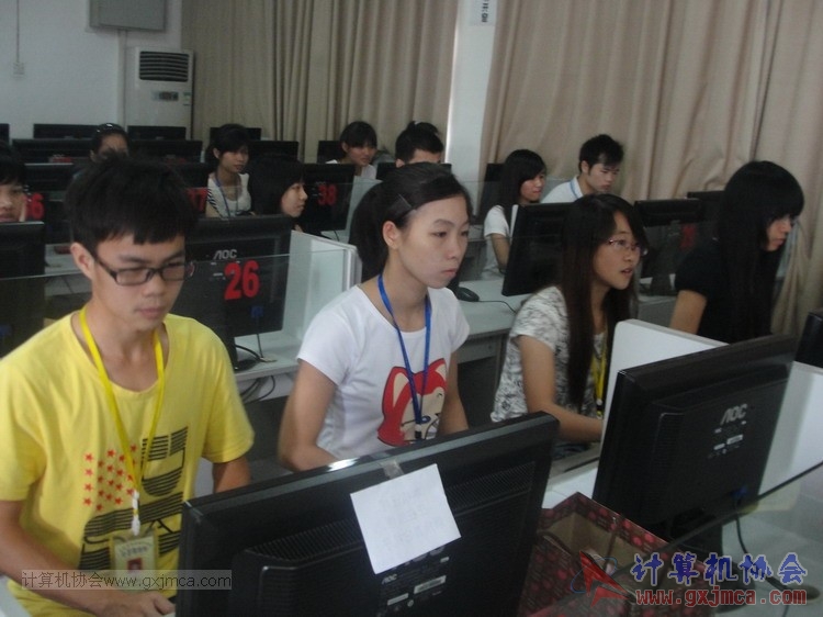 2012-2013第2学期第九届技术部组织协会成员进行娱乐打字秀活动
