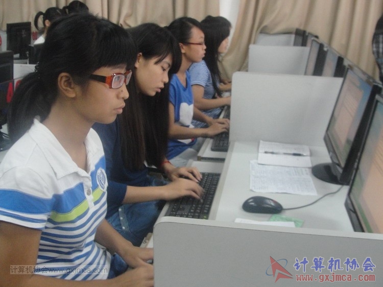 2013-2014第1学期协会2013级预备干事进行转正技能考核