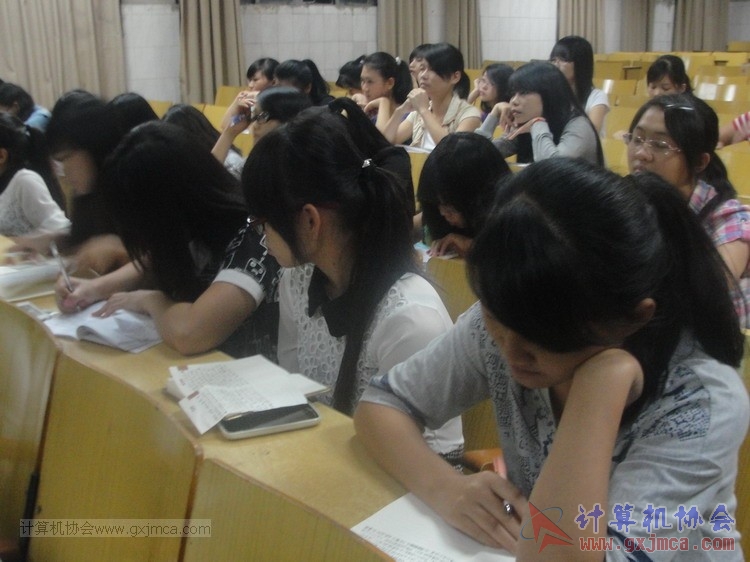 2013-2014第1学期协会2013级预备干事《自我介绍及申请转正演讲》
