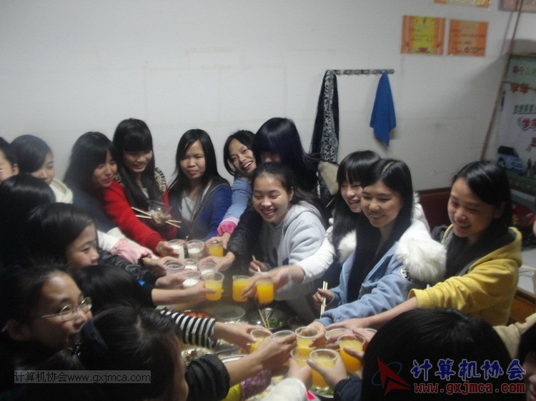 协会网络部顺利开展开锅聚餐联谊活动(2014-2015第1学期)