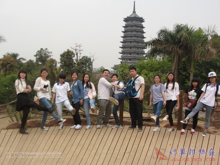 协会秘书处与组策部顺利开展五象湖游玩联谊交流活动（2014-2015第2学期）