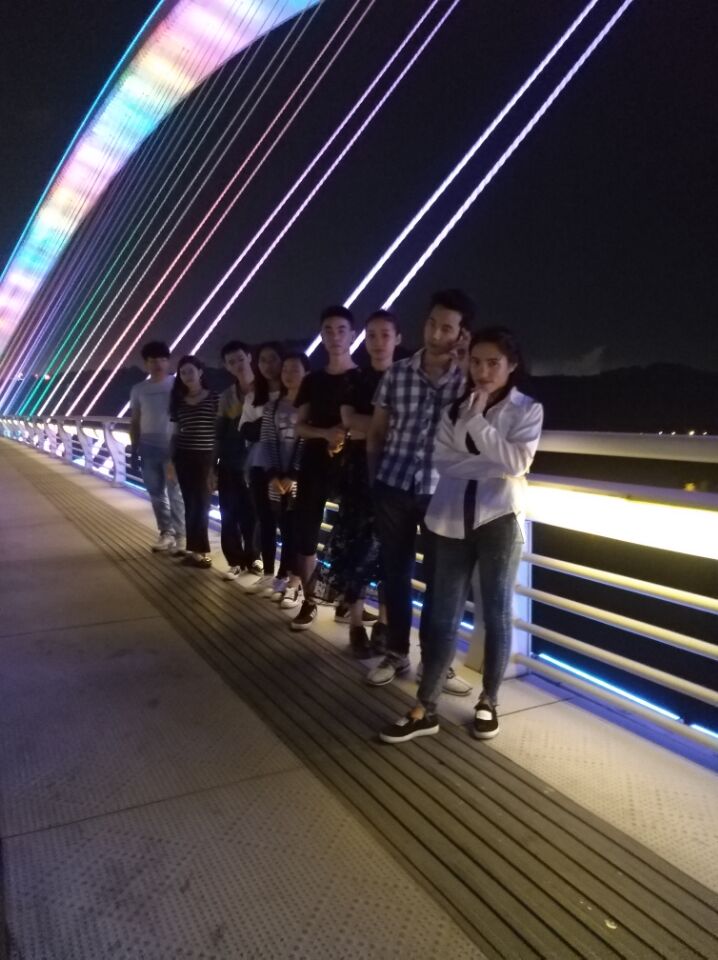 组策部爽爽进行南宁大桥赏夜景散步活动