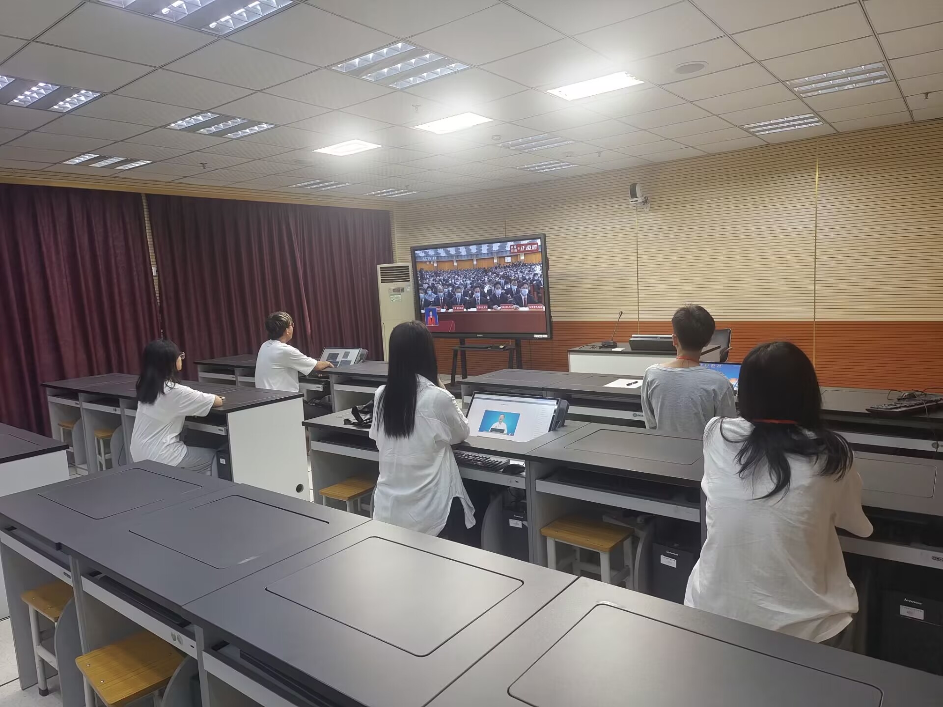 协会组织部分团员观看党的二十大直播（2022-2023第一学期）